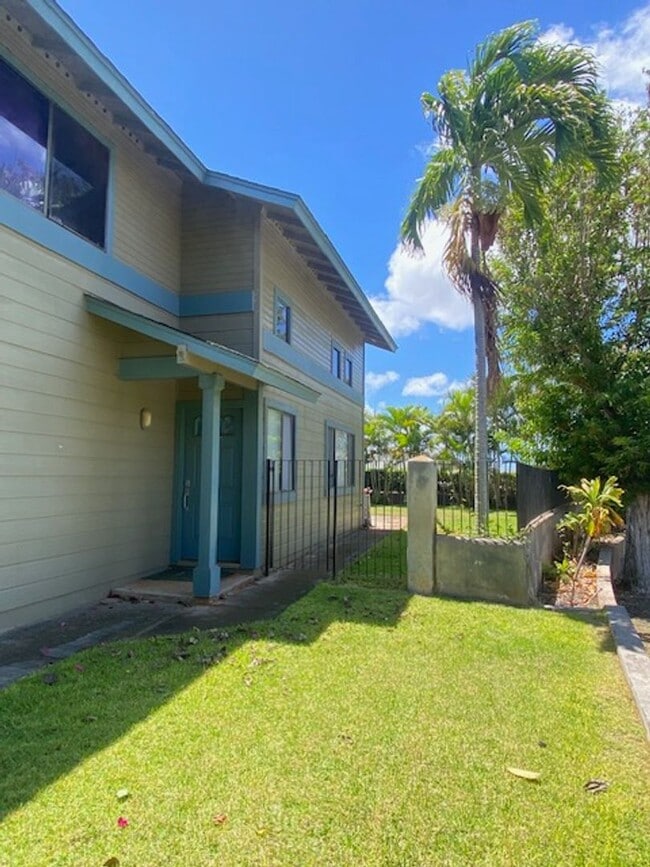 Building Photo - 3 bed, 2.5 bath, 2 car garage-single famil...
