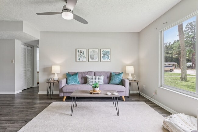 Building Photo - Lakeside Glen Apartments