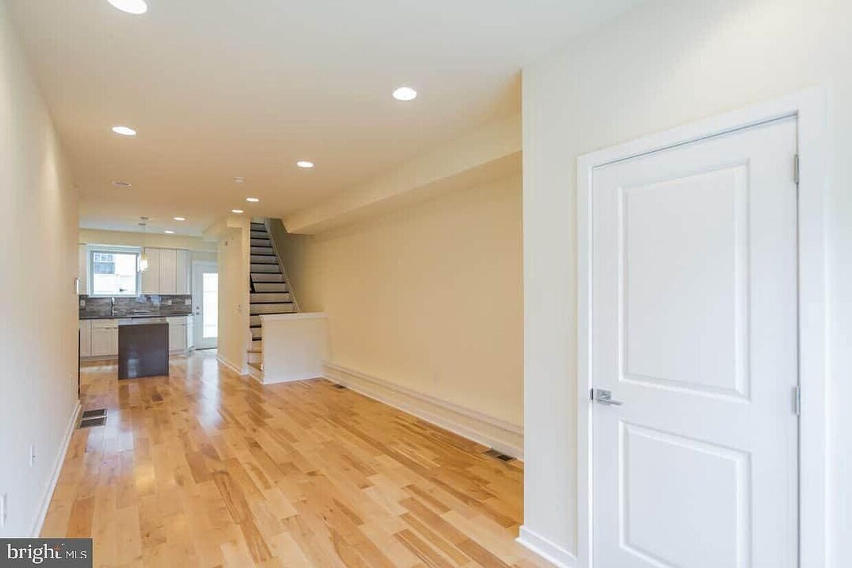 Foto principal - 806 N Burns St
