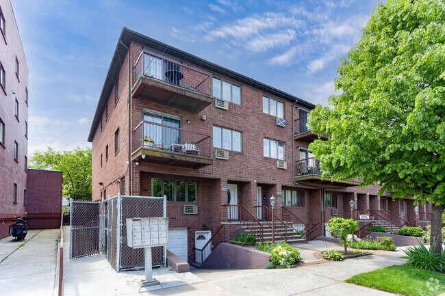Building Photo - 2214-2226 Kimball St