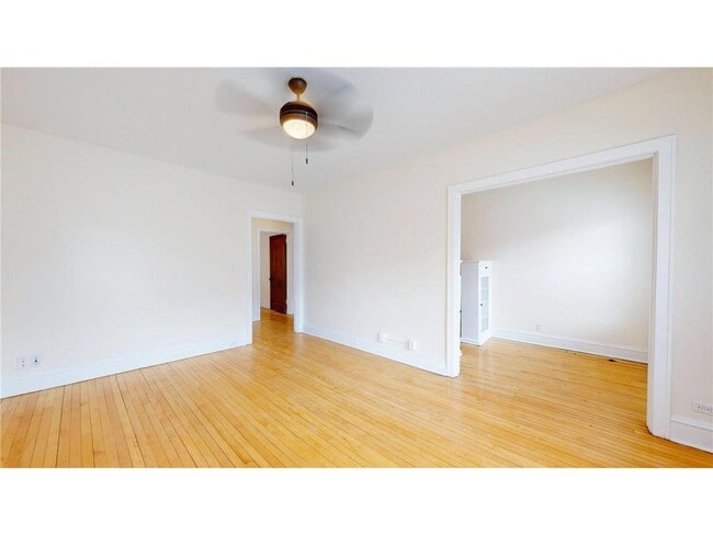 Building Photo - 214 E 19th St