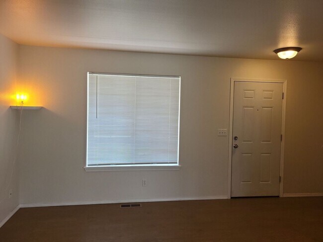 Building Photo - Lovely 3 Bedroom Home for Rent in CDA!