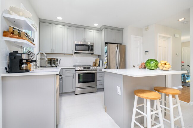 Building Photo - 1115 Black Rock Tpke