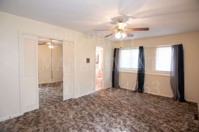 Building Photo - 3 Bedroom 2 Bath