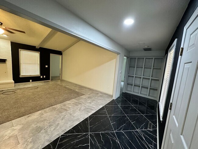 Foto del edificio - Fully Remodeled 3bed/2bath Available in We...