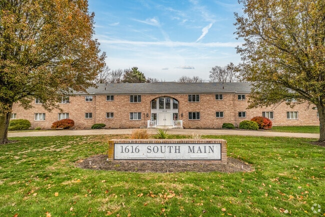 Building Photo - 1616 South Main Street - No Pets