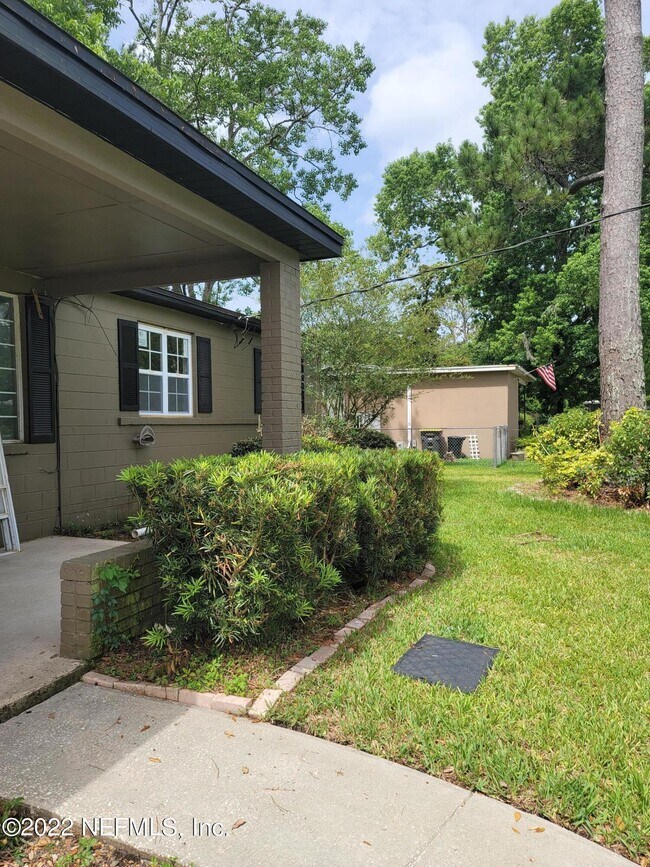 Building Photo - 6442 Ballejo Ct N
