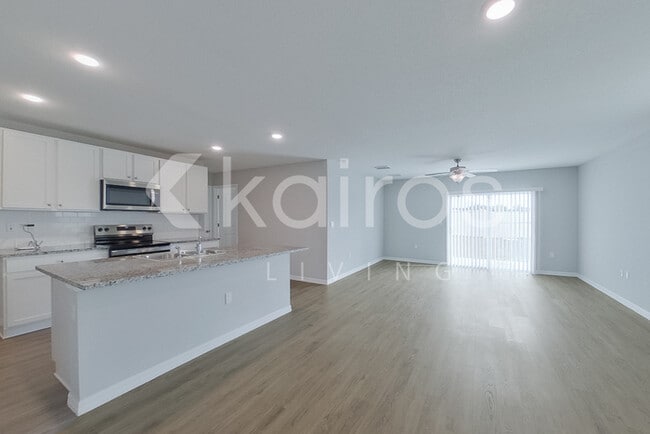 Building Photo - 8669 SW 43rd Ter