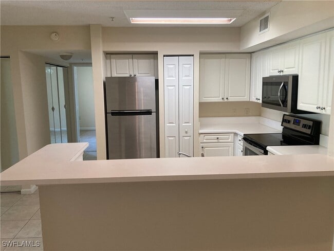 Building Photo - 1210 Wildwood Lakes Blvd