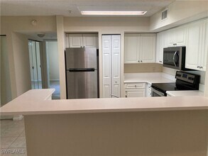 Building Photo - 1210 Wildwood Lakes Blvd