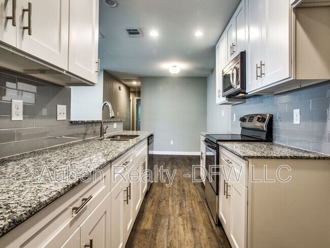 Foto del edificio - 8010 Doreen Ave