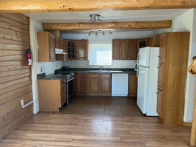 Building Photo - Century 21 Gold Rush - 2 bed, 1.5 bath (No...