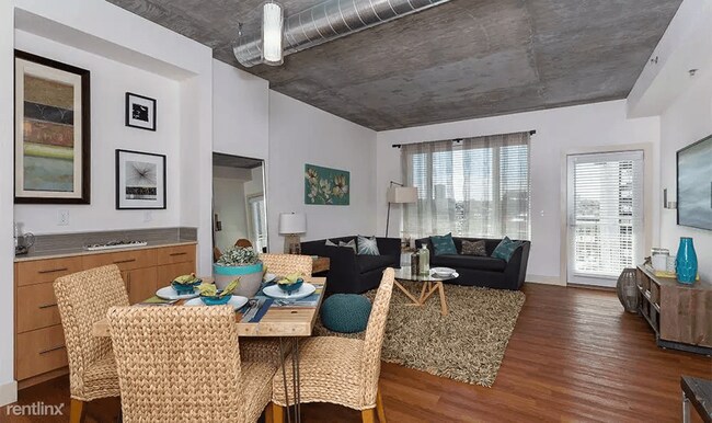 Foto del edificio - 3550 E Brighton Blvd