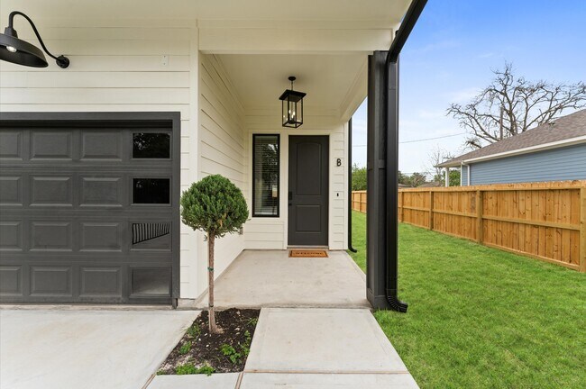 Foto del edificio - 6904 Covington Dr