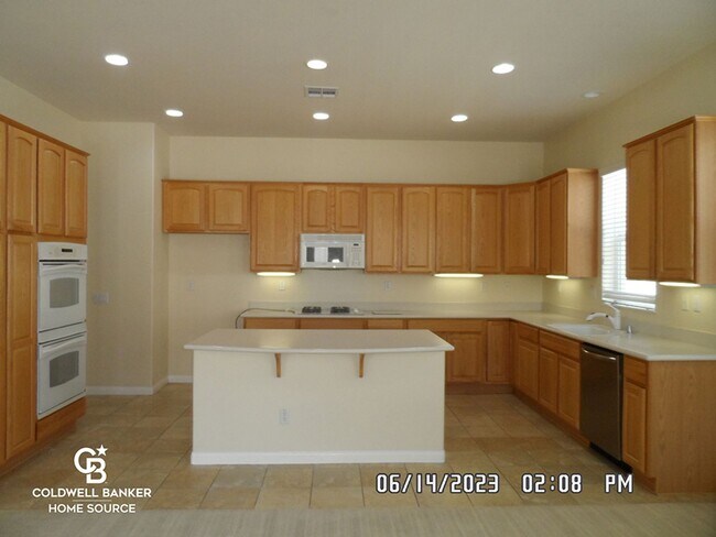 Building Photo - Sun City 55+ Gated Community, Golf Course,...