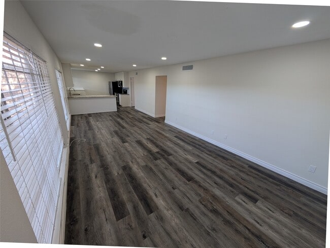 Building Photo - 2101 Fountain View Dr