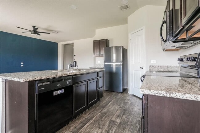 Foto del edificio - 5805 Brampton Ln