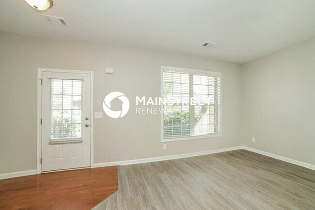 Building Photo - 4 Bedroom Pet-Friendly Home in Union City, GA with Main Street Renewal