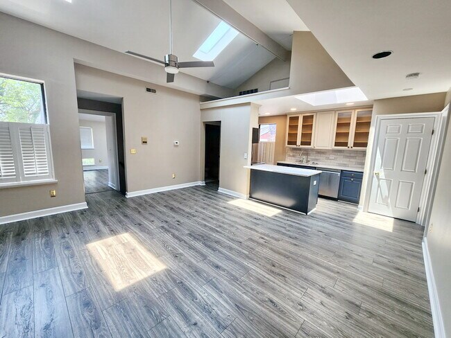 Building Photo - 523 Liberty Hl