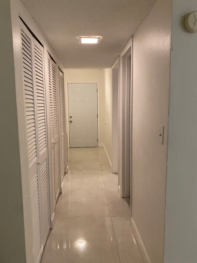 Foto del edificio - 20600 NW 7th Ave