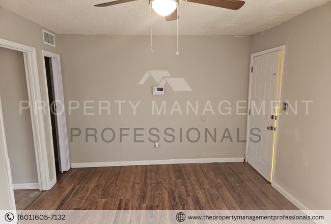 Building Photo - 1324 Marydale Dr