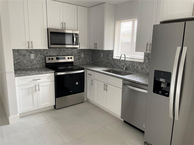 Foto del edificio - 6820 SW 13th Terrace