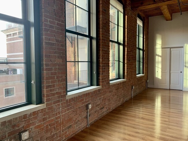 Building Photo - 49 Melcher St