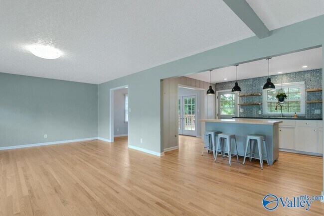 Foto del edificio - 405 Meadow View Rd SE