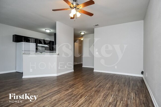 Building Photo - 8213 Gancedo Ave
