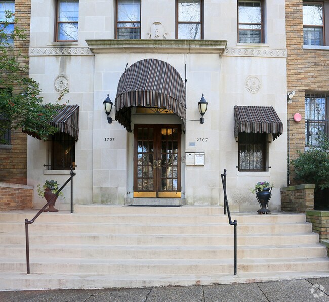 Foto del edificio - 2707 Adams Mill Rd NW