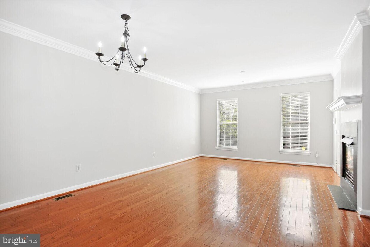 1581 Leeds Castle Dr Unit 102, Vienna, VA 22182 Room for Rent in