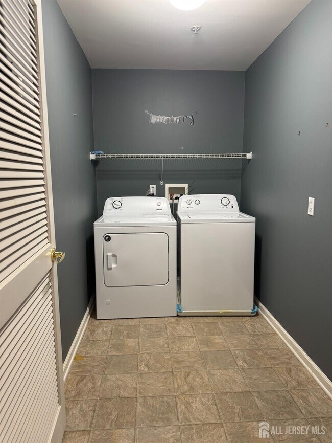 Foto del edificio - 1325 Fernwood Ct