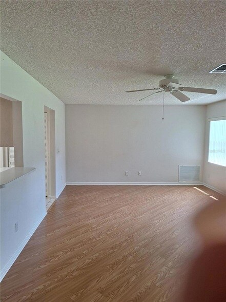 Foto del edificio - 9794 SW 96th St