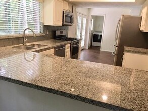 Building Photo - 2 Yewleaf Rd