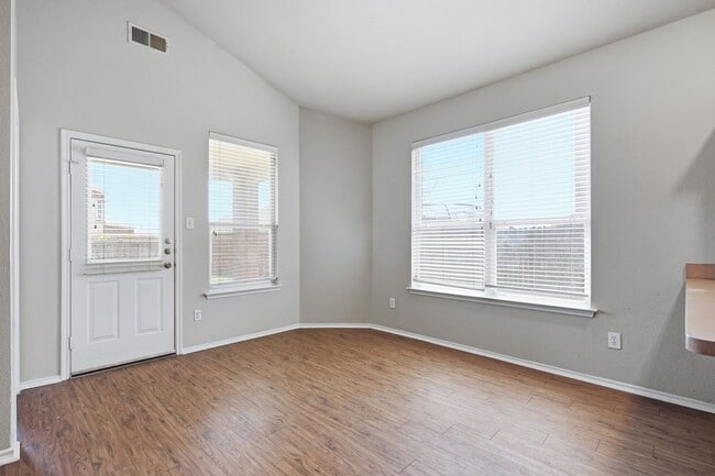 Building Photo - 1113 Beaverwood Ln