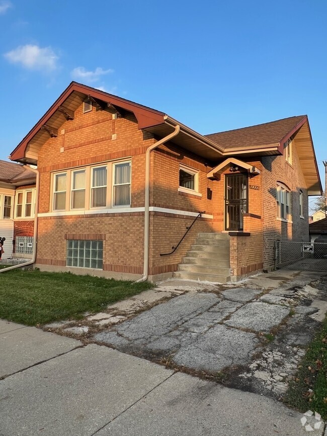 Building Photo - 1431 N Menard Ave
