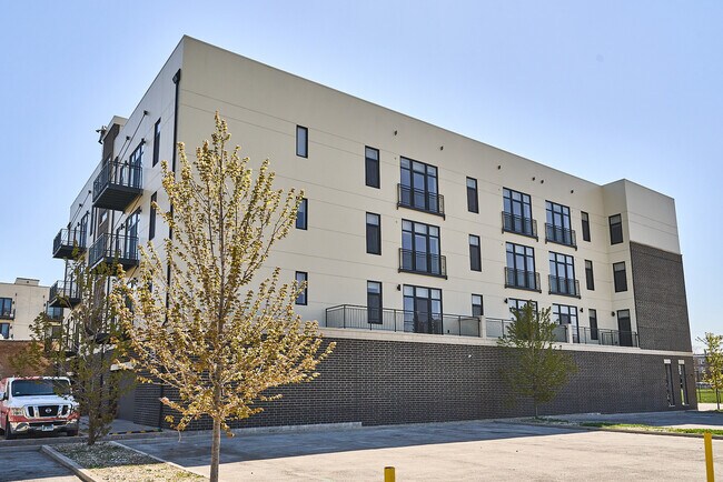 Building Photo - 920 E 43rd St