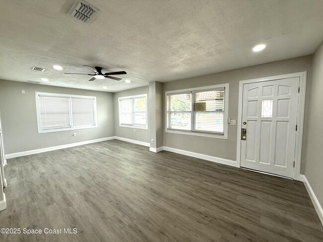 Building Photo - 2307 King Richard Rd