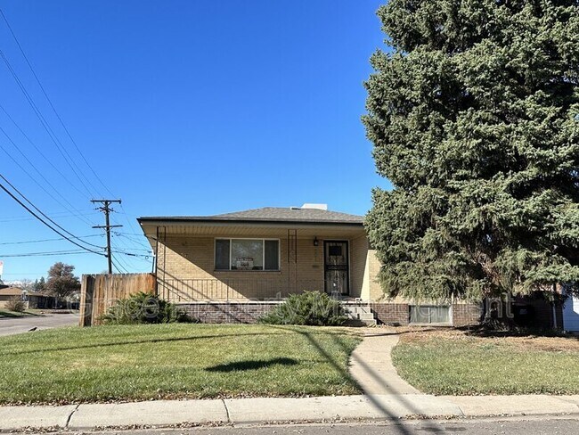 Building Photo - 501 Yates St