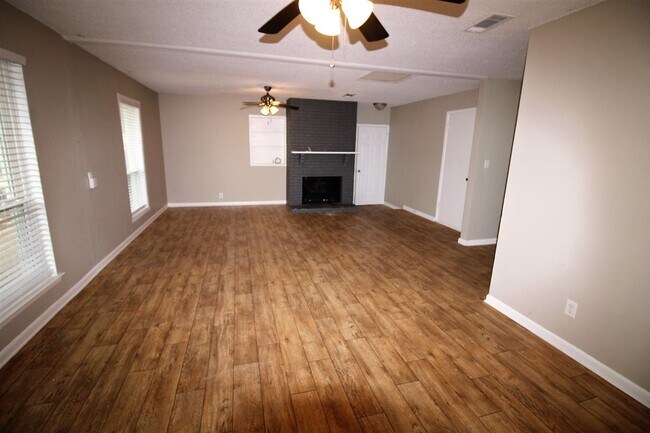 Building Photo - 5200 Springdale Dr