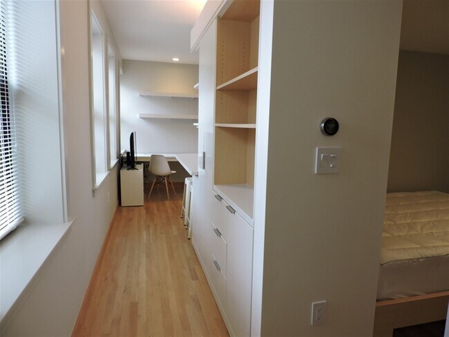Building Photo - 112 Mount Auburn St