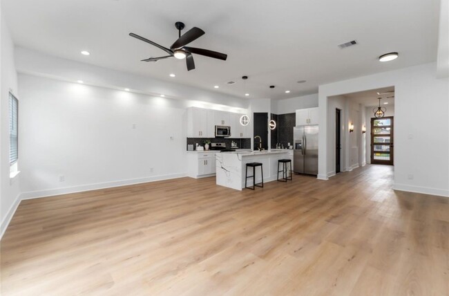 Building Photo - 4121 Shelby Cir