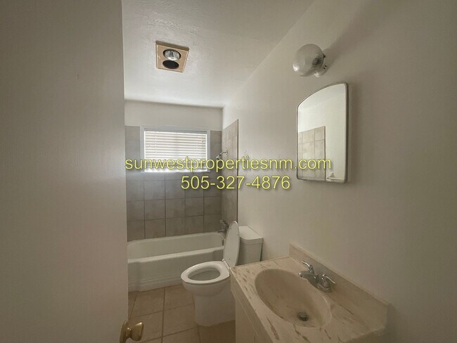 Foto del edificio - 3011 E Edgecliff Dr