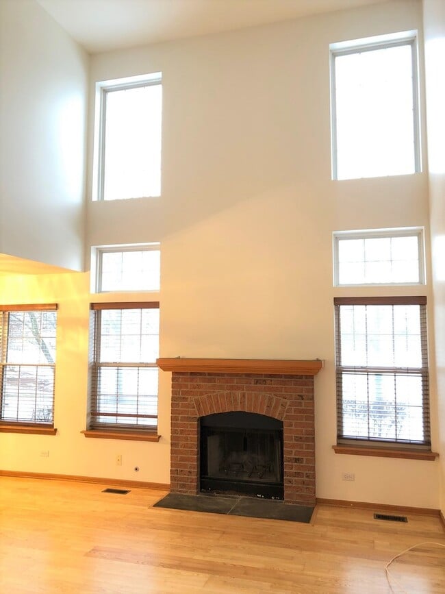 Building Photo - 2955 Belle Ln