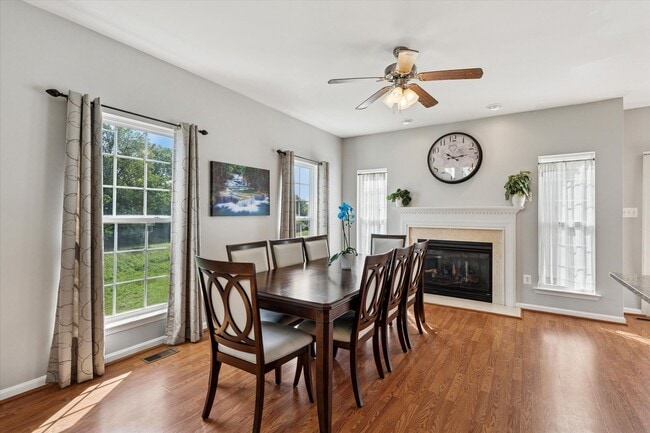 Building Photo - 3B/2.5B End Unit Townhome in Penns Manor A...