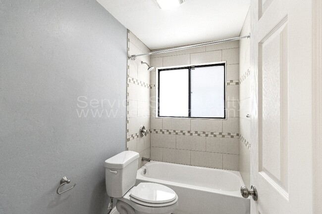 Building Photo - 6353 E Weldon Ave