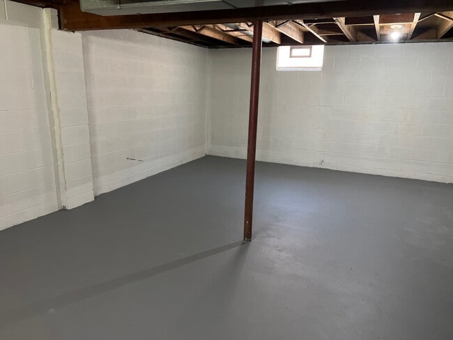 Building Photo - 784 E Crosier St