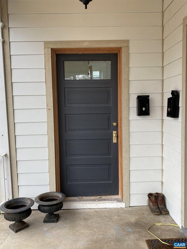 Building Photo - 1928 Lewis Mountain Rd