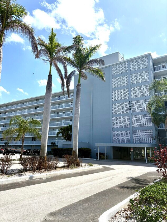 Foto principal - 5700 NW 2nd Ave