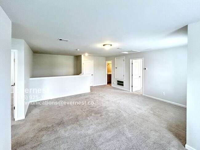 Foto del edificio - Spacious and Beautiful 5-Bedroom Home / Av...